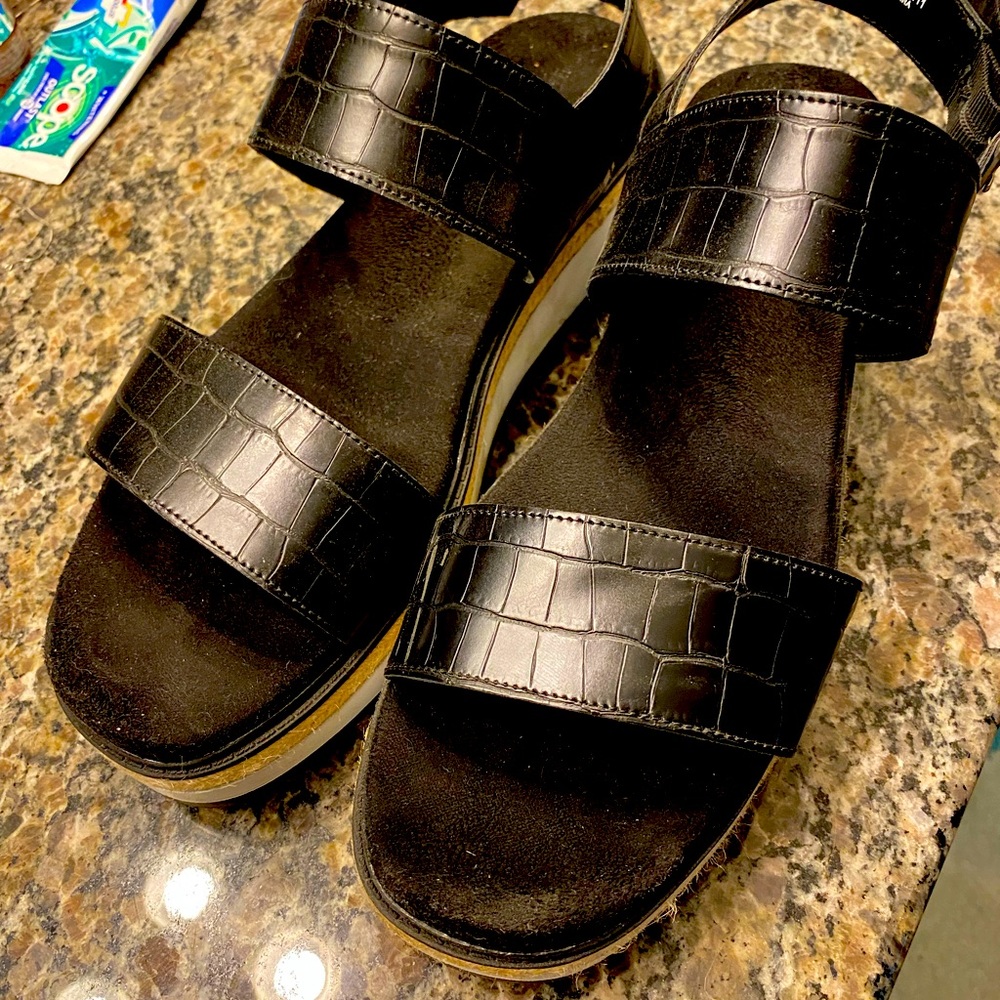 Bare traps size 10 wedges